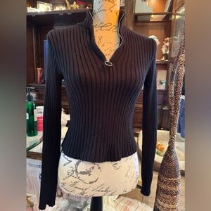 Forever 21 nwot small! Sweater with front zipper ! Sweater bin